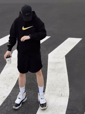 ao-hoodie-nike-swoosh-gold